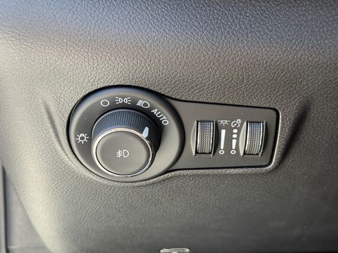 Used 2025 Jeep Compass Trailhawk AWD/4WD image 27