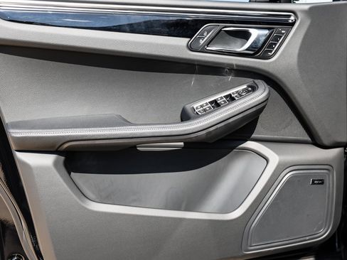 Certified 2025 Porsche Macan image 23