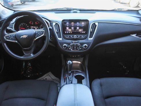 Used 2020 Chevrolet Malibu LT image 12