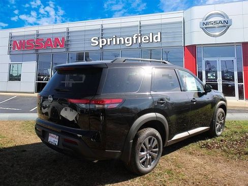 New 2025 Nissan Pathfinder SV image 5