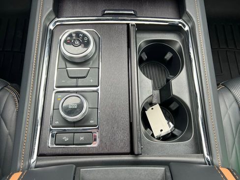 Used 2024 Ford Expedition Platinum image 30