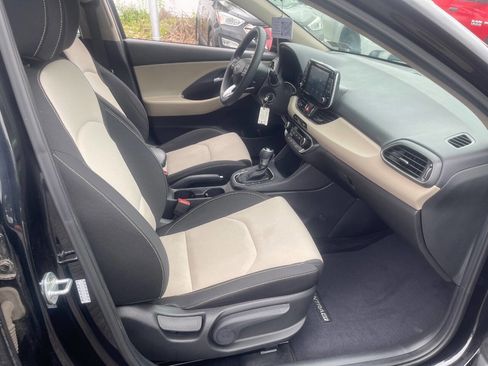 Used 2018 Hyundai Elantra GT FWD image 25
