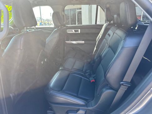 Used 2023 Ford Explorer Limited image 21