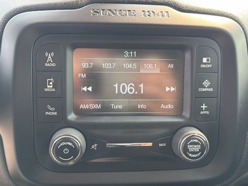 Used 2017 Jeep Renegade Altitude AWD/4WD image 22