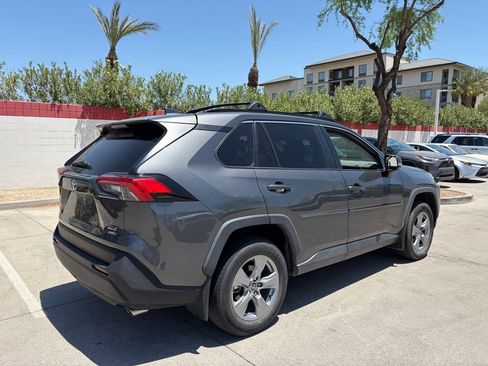 Used 2022 Toyota RAV4 XLE AWD/4WD image 2