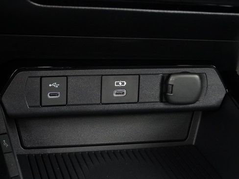 New 2026 Toyota Prius LE FWD image 22