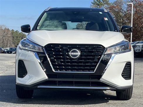 Used 2023 Nissan Kicks SV image 3