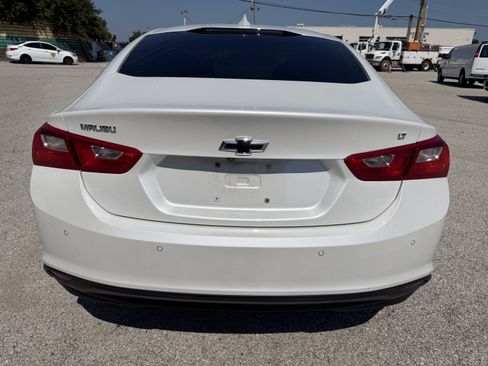 Used 2018 Chevrolet Malibu LT w/ Leather Package FWD image 6