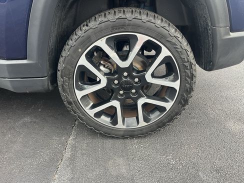 Used 2018 Jeep Compass Limited w/ Navigation Group AWD/4WD image 11