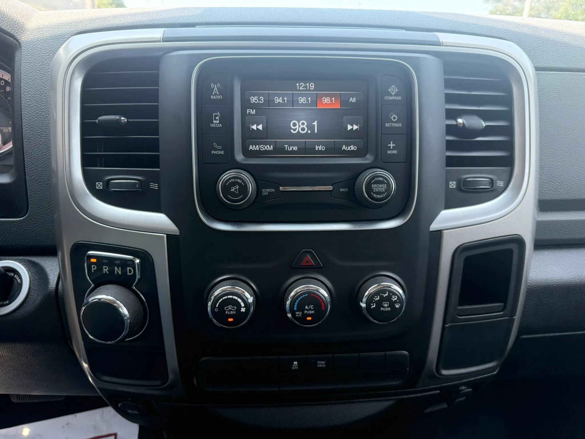 Used 2019 RAM 1500 Classic SLT RWD image 11