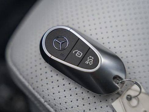 Certified 2025 Mercedes-Benz GLC 300 4MATIC image 46