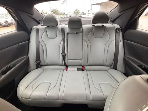Used 2025 Hyundai Elantra Limited image 38