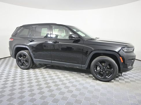 Used 2022 Jeep Grand Cherokee Altitude image 8