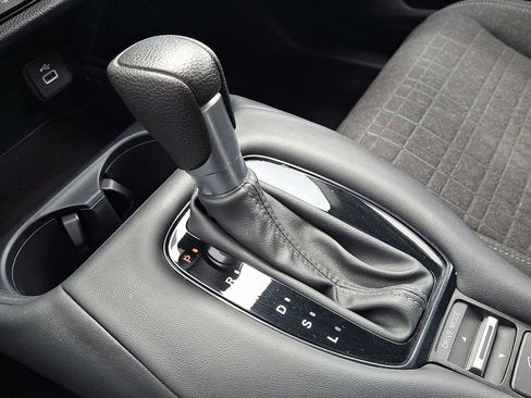 Used 2023 Honda HR-V LX image 16