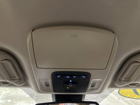 Used 2020 Toyota Camry XLE image 34