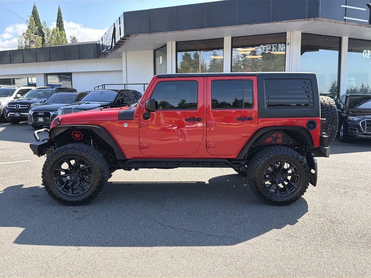 Used 2017 Jeep Wrangler Unlimited Sahara AWD/4WD image 3
