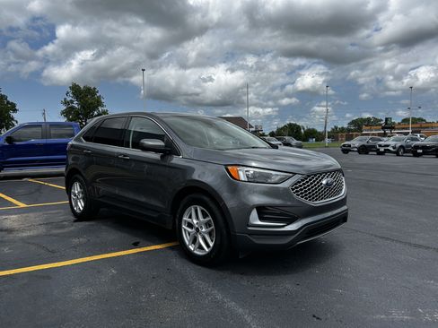 Used 2024 Ford Edge SEL AWD/4WD image 3