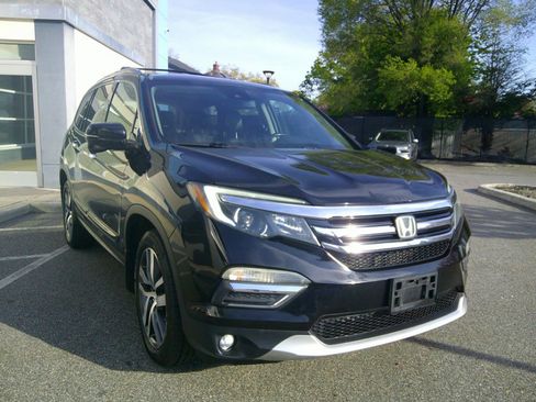 Used 2017 Honda Pilot Touring image 16