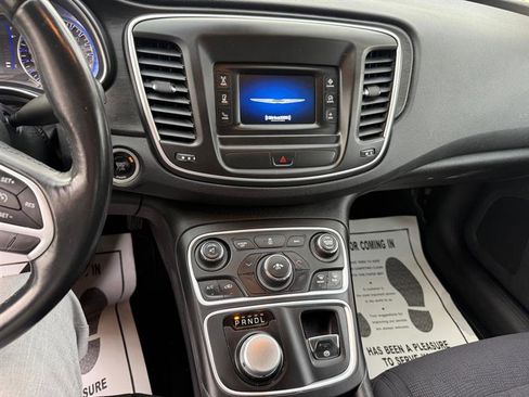 Used 2015 Chrysler 200 Limited w/ Convenience Group image 12