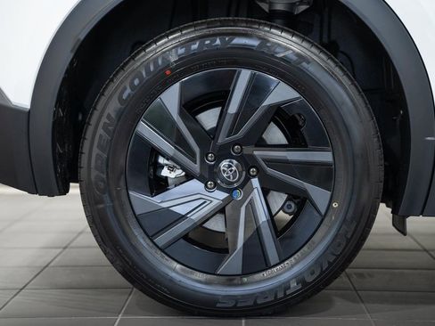 New 2026 Toyota C-HR AWD/4WD image 18