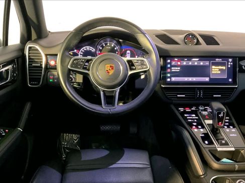 Used 2022 Porsche Cayenne w/ Premium Package image 13