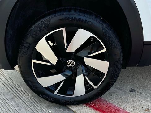 Used 2024 Volkswagen Atlas Cross Sport SE image 8