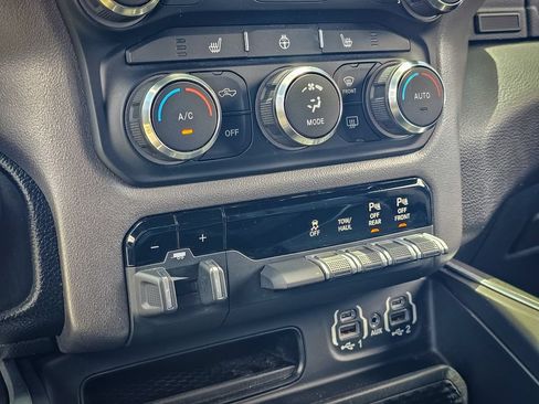 Used 2020 RAM 1500 Big Horn AWD/4WD image 27