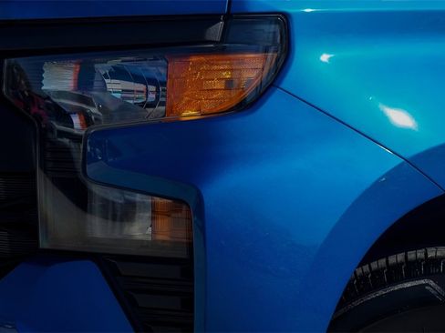 Used 2024 Chevrolet Silverado 1500 Custom image 3