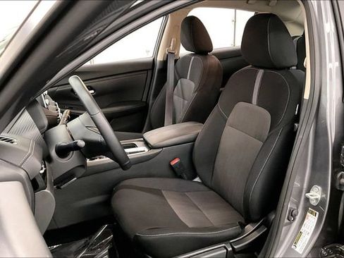 Used 2025 Nissan Sentra SV w/ All-Weather Package FWD image 22