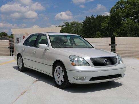 Used 2001 Lexus LS 430 RWD image 3