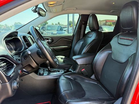 Used 2019 Jeep Cherokee Trailhawk w/ Trailer Tow Group image 17