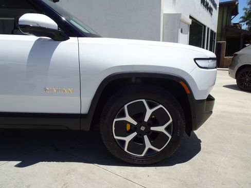 Used 2024 Rivian R1S Adventure AWD/4WD image 10
