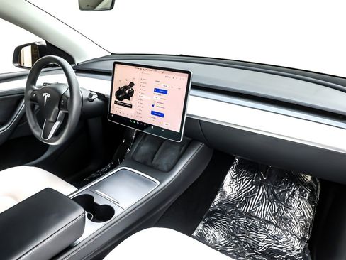 Used 2023 Tesla Model Y Long Range image 16