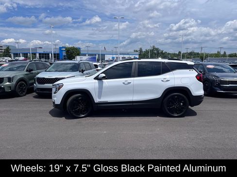 Used 2022 GMC Terrain SLE w/ Elevation Edition FWD image 6