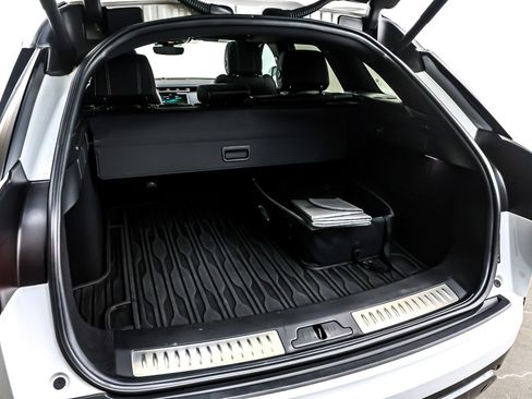 Used 2019 Land Rover Range Rover Velar R-Dynamic SE image 23