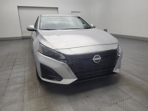 Used 2023 Nissan Altima 2.5 SV FWD image 14