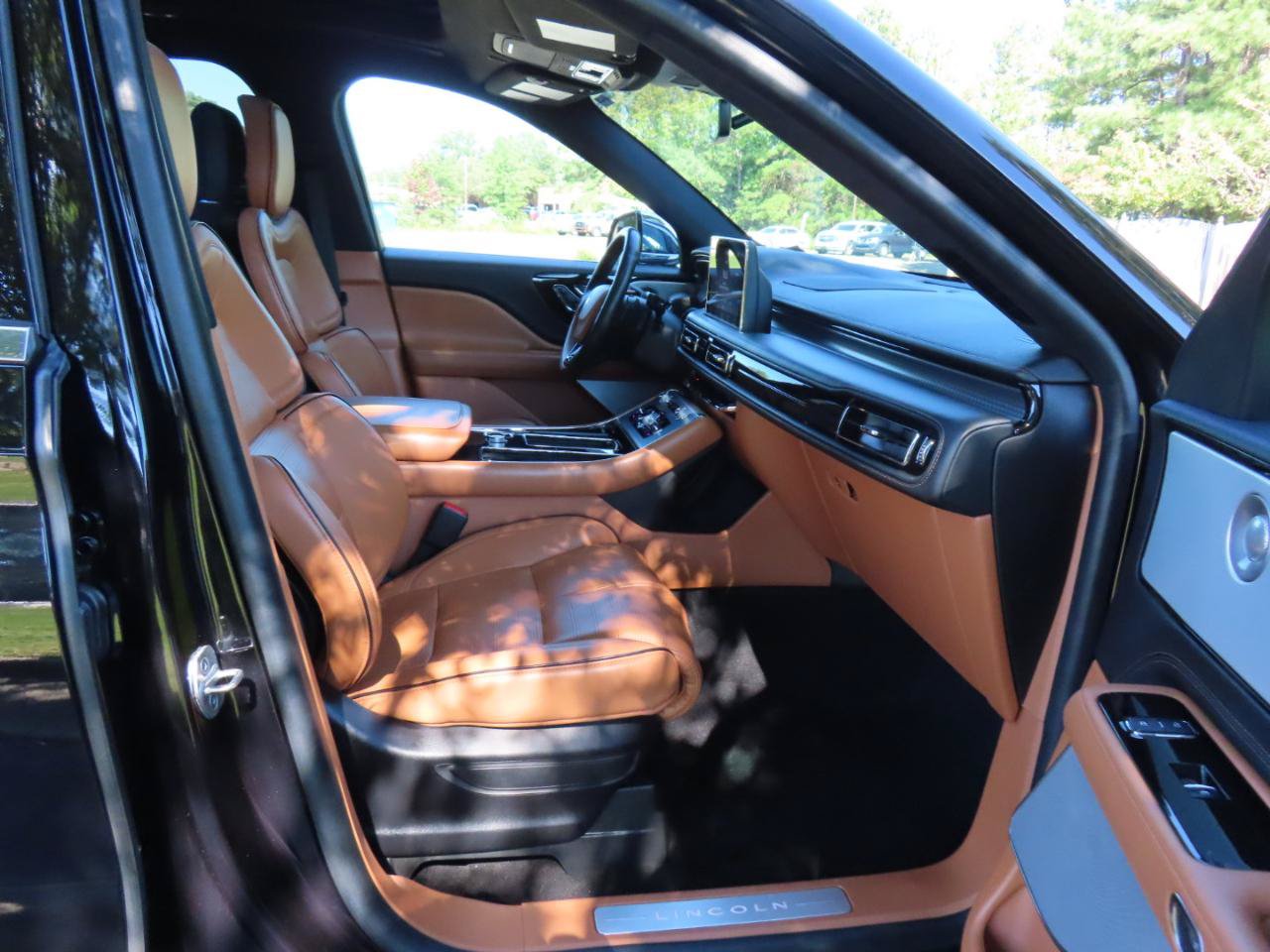Used 2022 Lincoln Aviator Black Label w/ Dynamic Handling Package AWD/4WD image 25