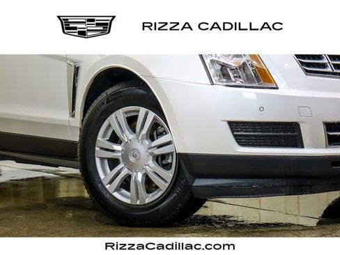 Used 2016 Cadillac SRX Luxury image 3