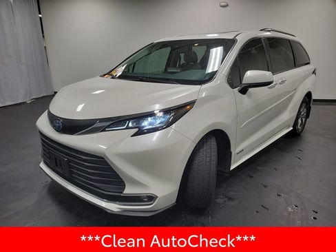 Used 2021 Toyota Sienna XLE image 4