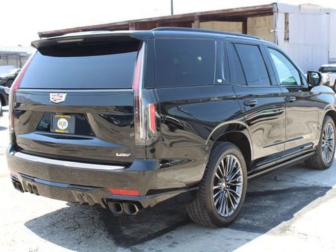 Used 2023 Cadillac Escalade V AWD/4WD image 4