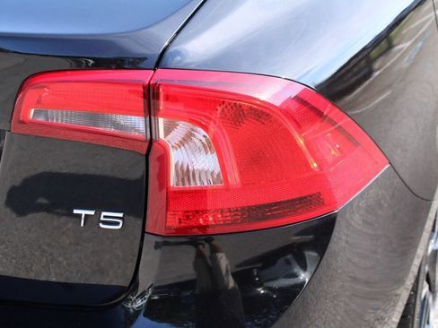 Used 2018 Volvo S60 T5 Dynamic w/ Vision Package FWD image 10