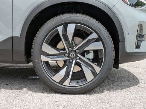 New 2026 Volvo XC40 B5 Plus w/ Climate Package AWD/4WD image 11