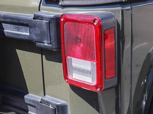 Used 2015 Jeep Wrangler Unlimited Sahara w/ Connectivity Group image 13