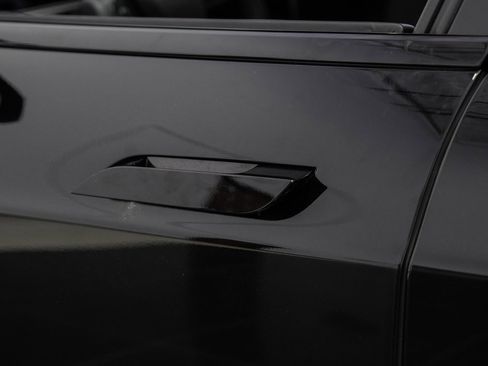 Used 2022 Tesla Model S Plaid image 41