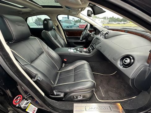 Used 2016 Jaguar XJ R-Sport RWD image 13