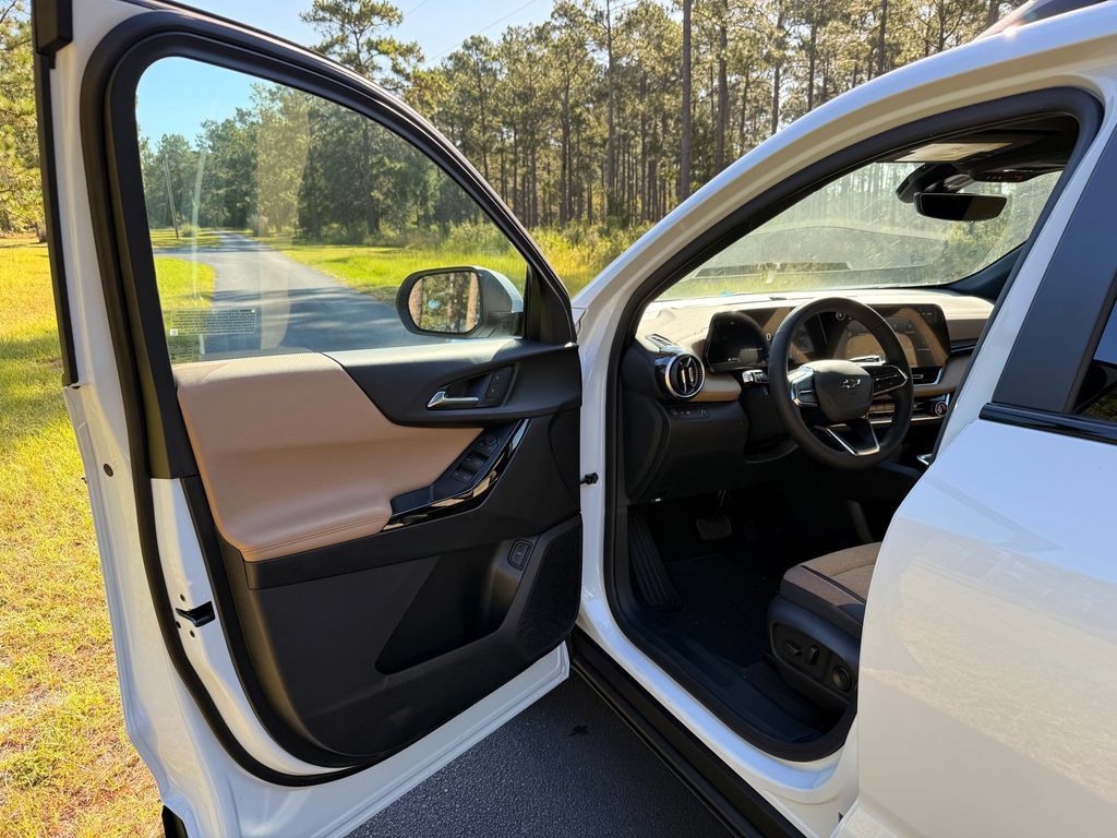 New 2027 Chevrolet Equinox ACTIV w/ Safety and Technology Package FWD image 11