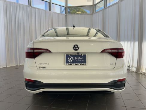 Certified 2024 Volkswagen Jetta SE image 10