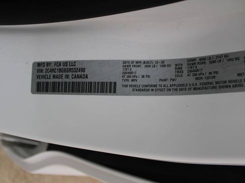 Used 2025 Chrysler Pacifica Select FWD image 13