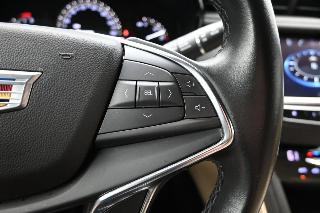 Used 2019 Cadillac XT5 AWD image 16