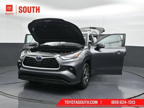 Used 2023 Toyota Highlander XLE AWD/4WD image 64